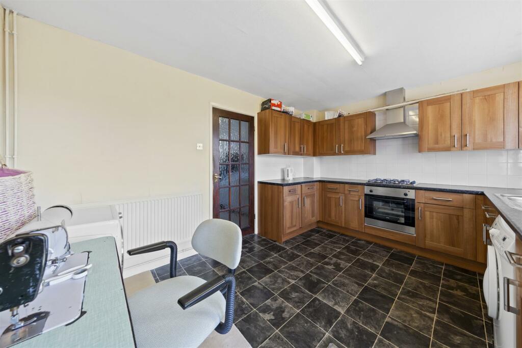 Right Hand Semi Kitchen/Dining Room