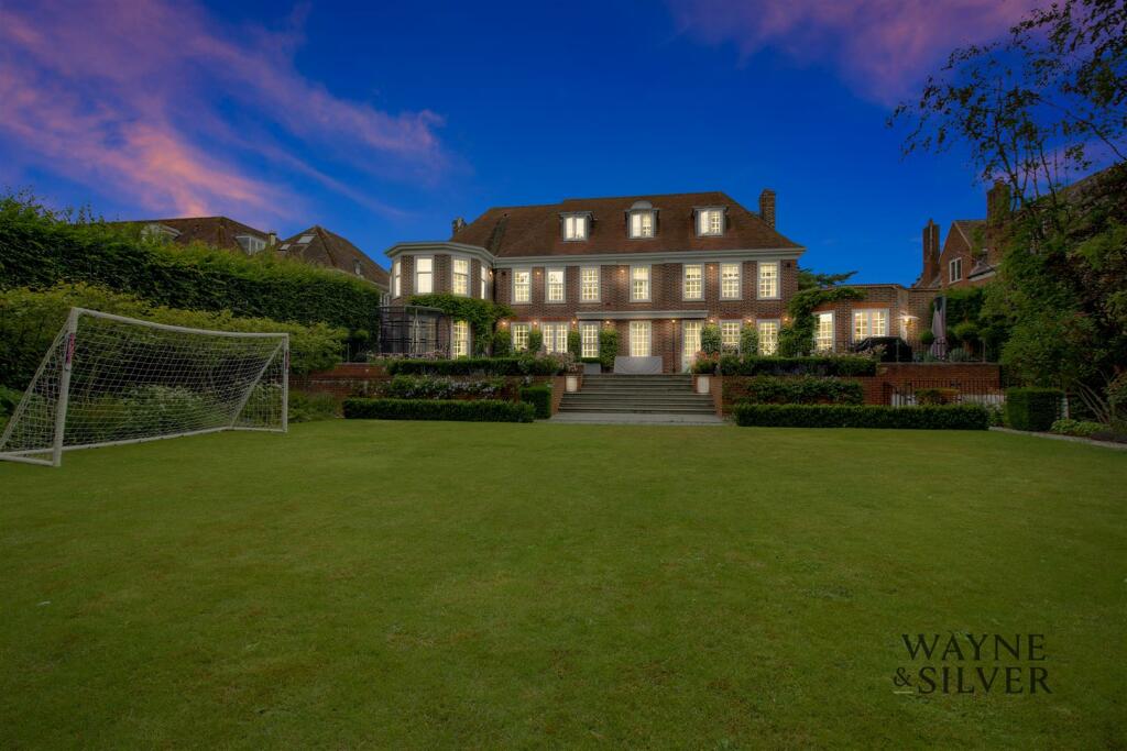 GARDEN-GOAL-NIGHT-1.jpg