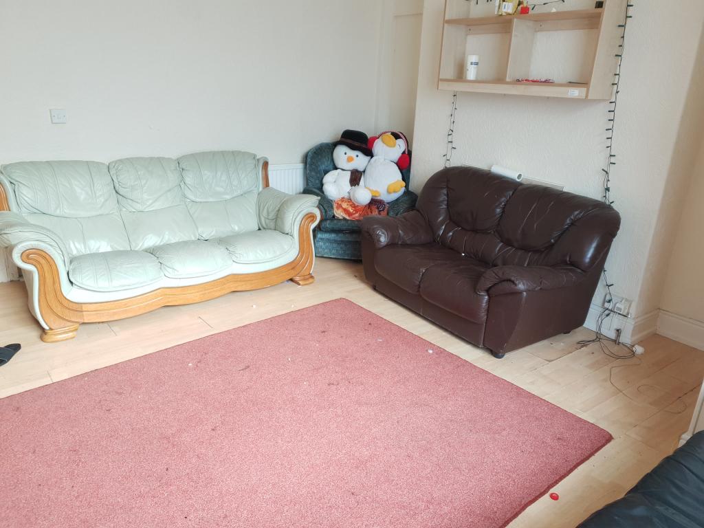 4BR LIVING ROOM