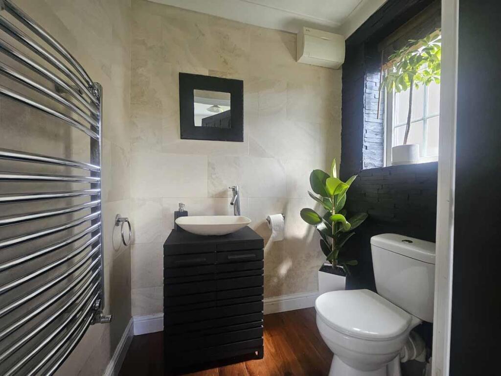 Aberdeen Avenue 100 Downstairs WC.jpg