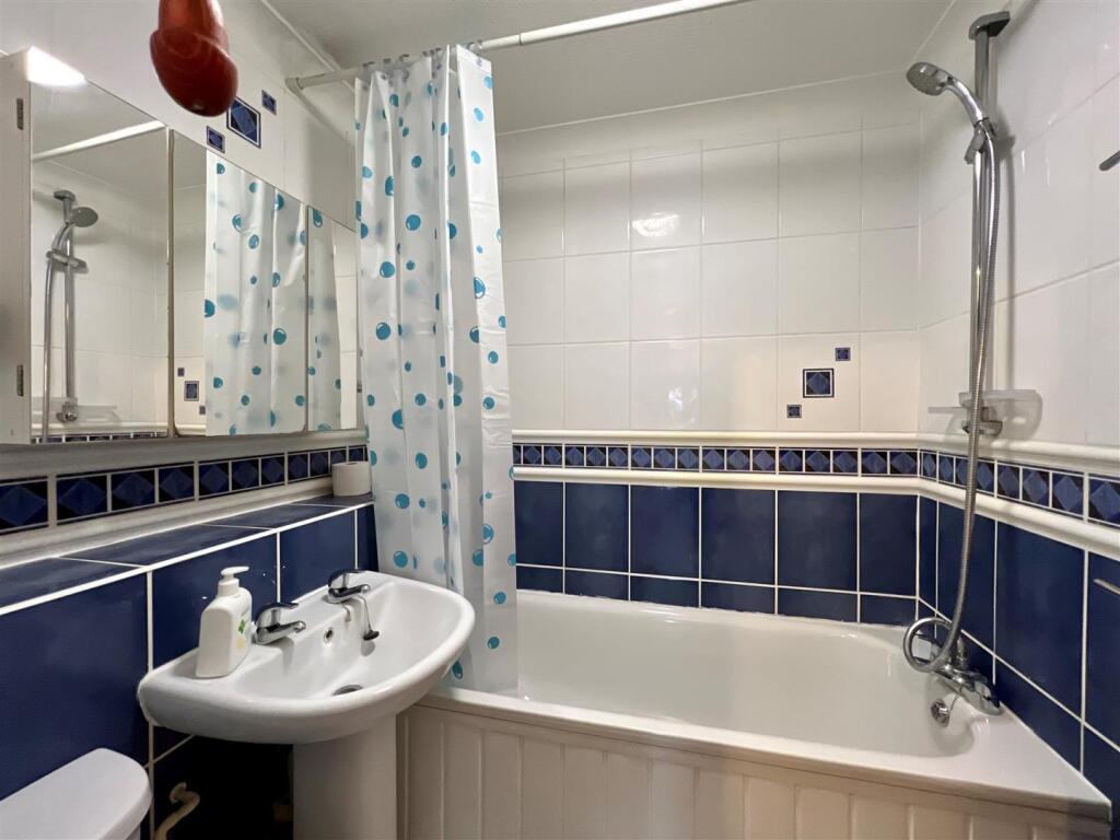 Bathroom.jpg