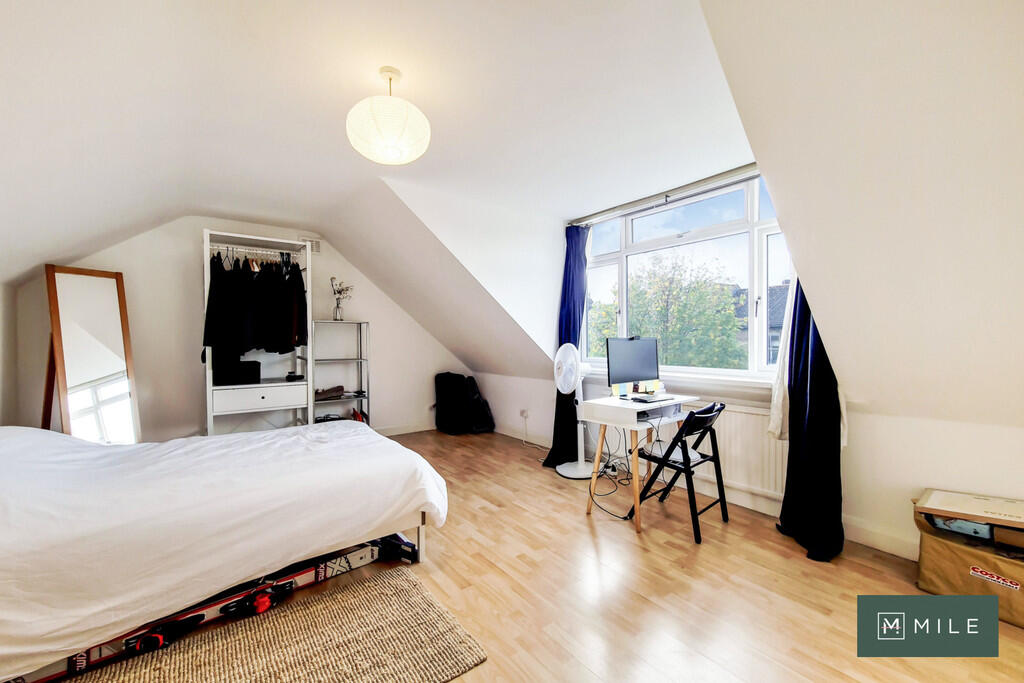 8_Bedroom-0