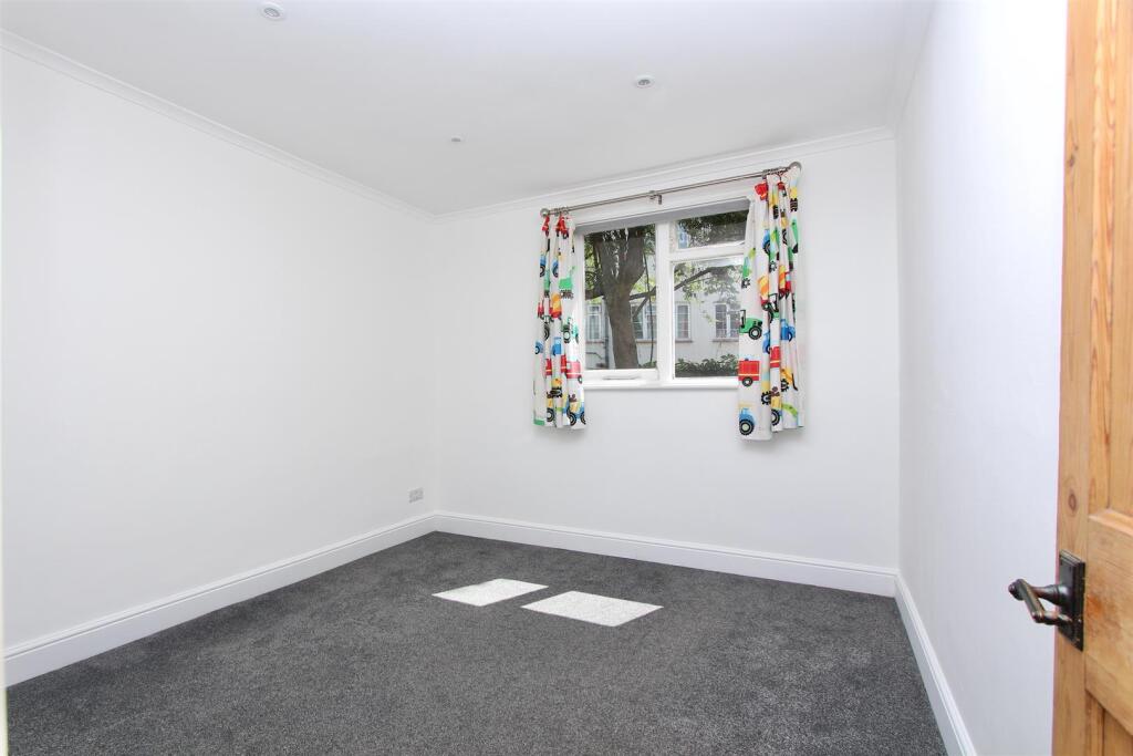 St. Margaret's Avenue, N15