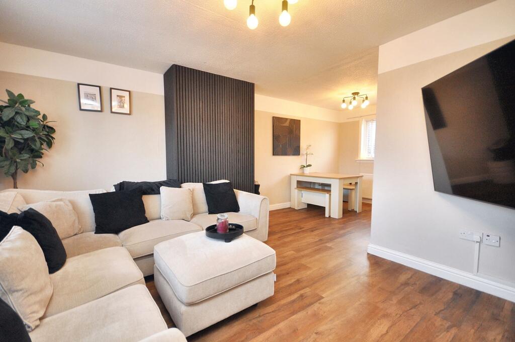 Lounge/ Dining Area