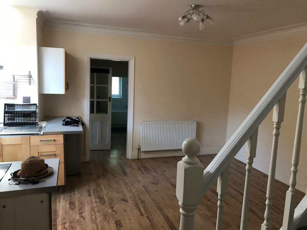Kitchen2.jpg