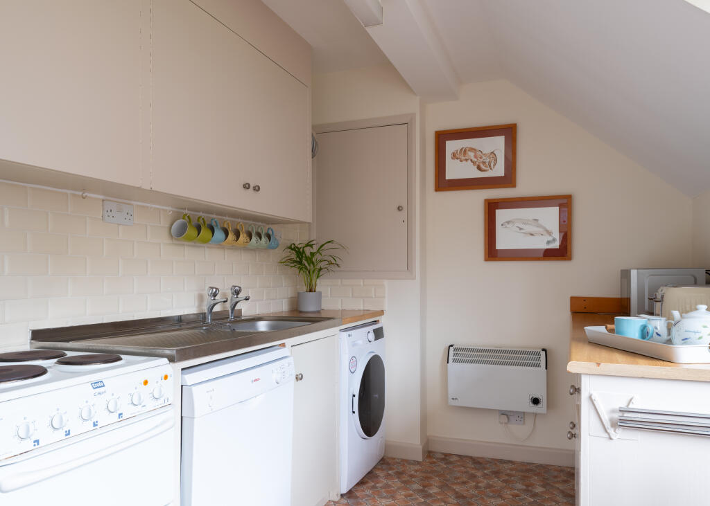 67e52cf3b6661_St Moritz Court 5-27