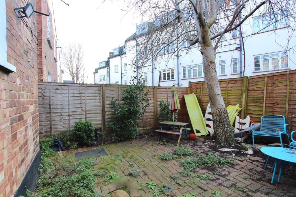 St. Margaret's Avenue, N15