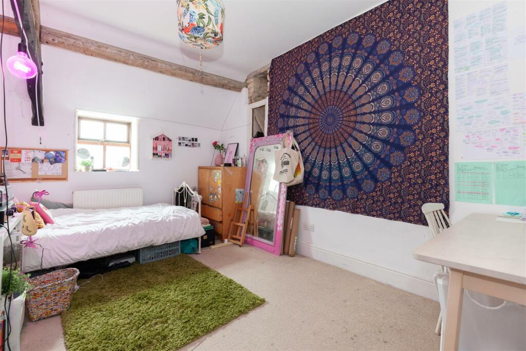 Bedroom 4.jpg