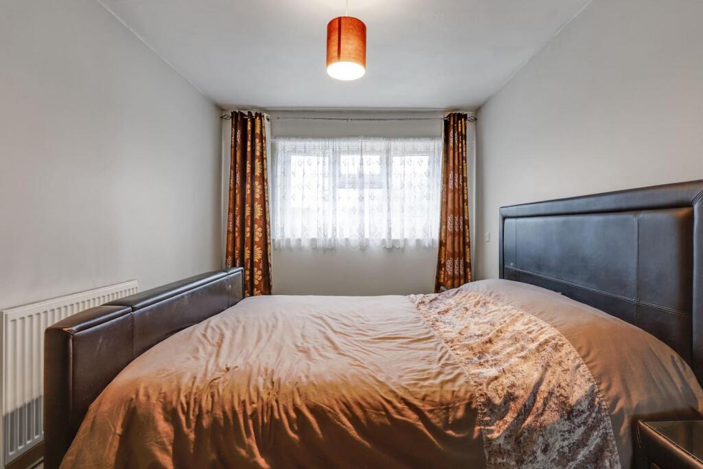05-f313JHPropWpen - 37 Bredhurst Close - 13-medium