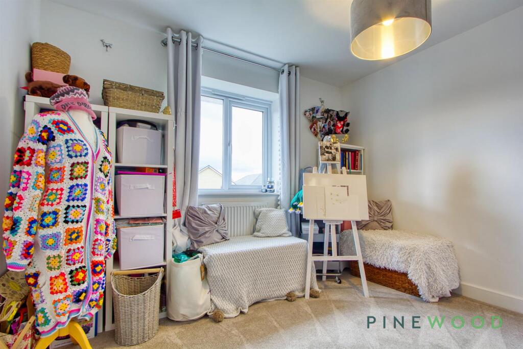 BEDROOM 4