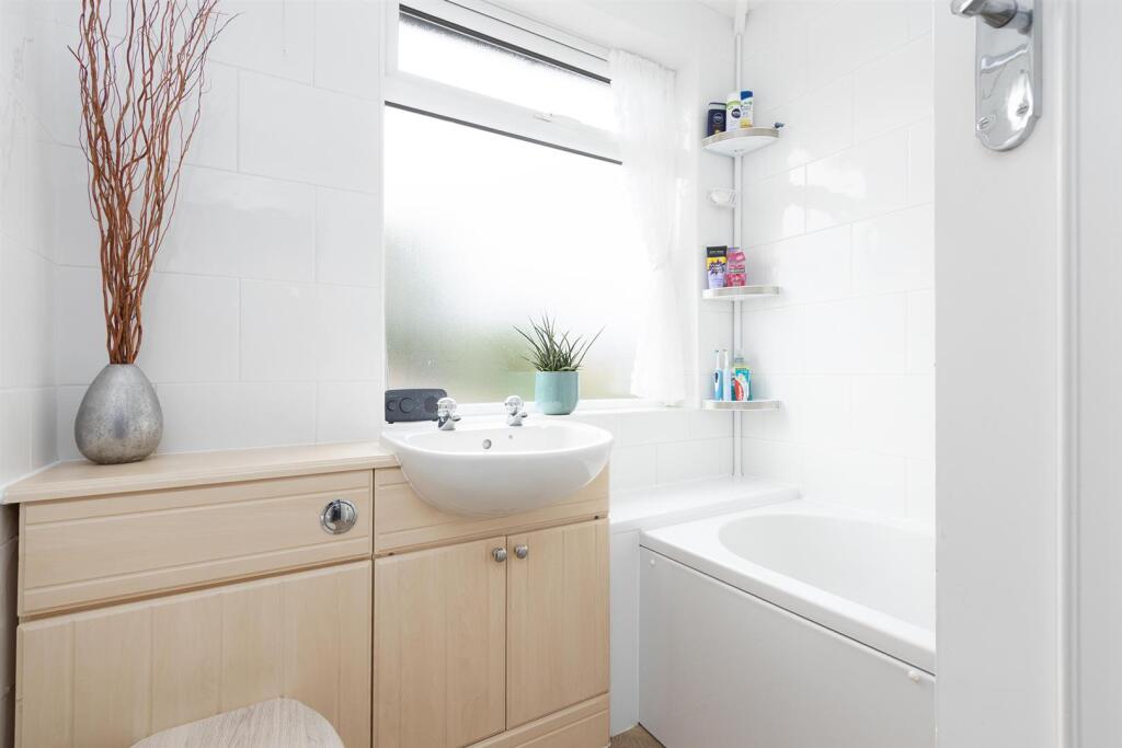 7 Shenstone Avenue, Rugby (1).jpg