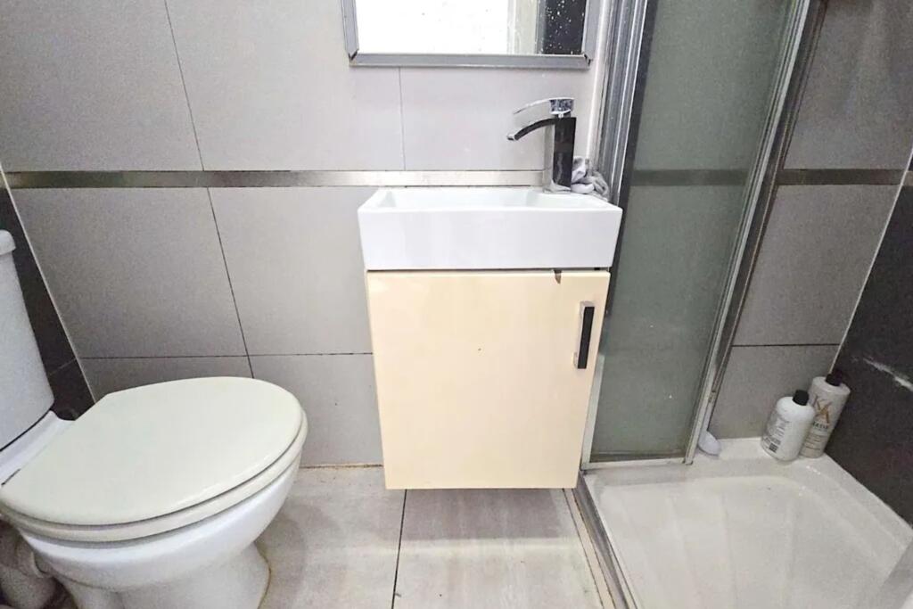 18A Gloucester Mews, London, E10 7DZ