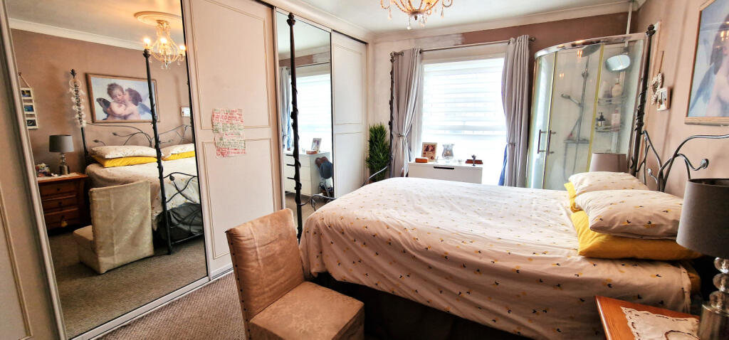 FRONT BEDROOM (1)