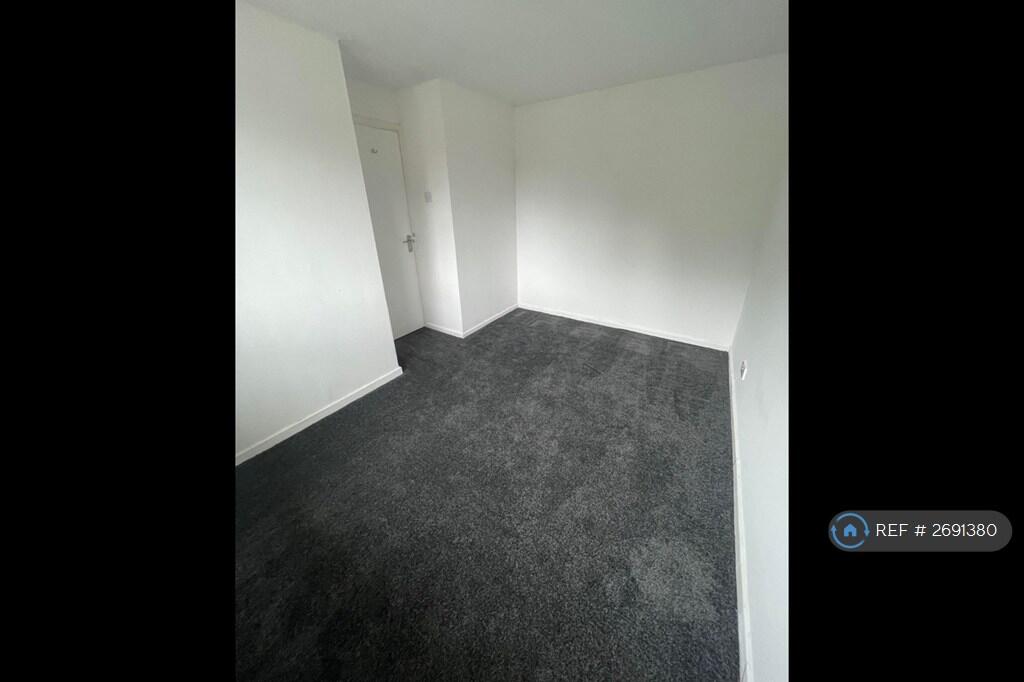 Bedroom 2 (2)