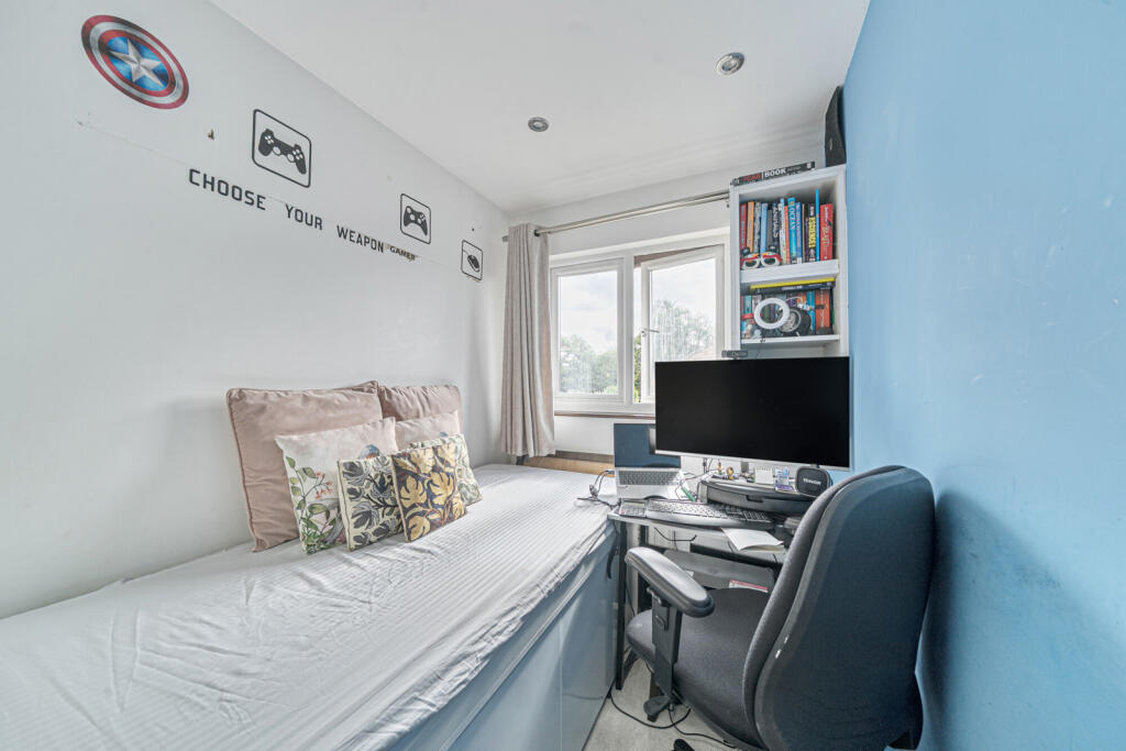 1348852-6-68b8282...