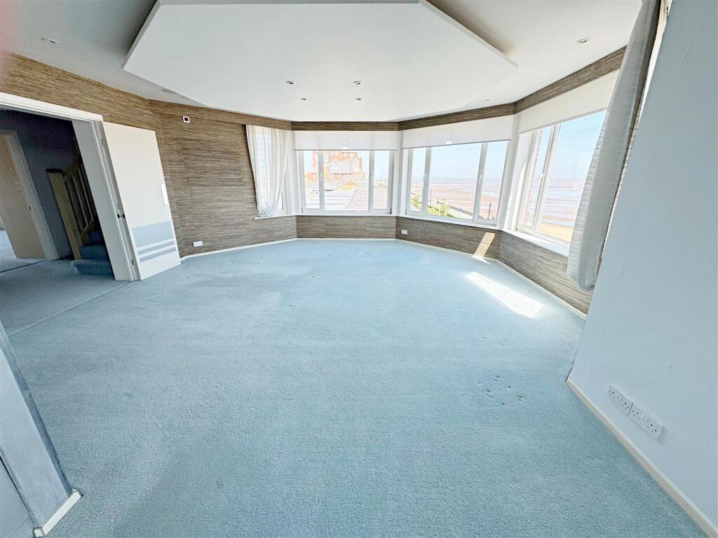 ADDITIONAL LIVING ROOM