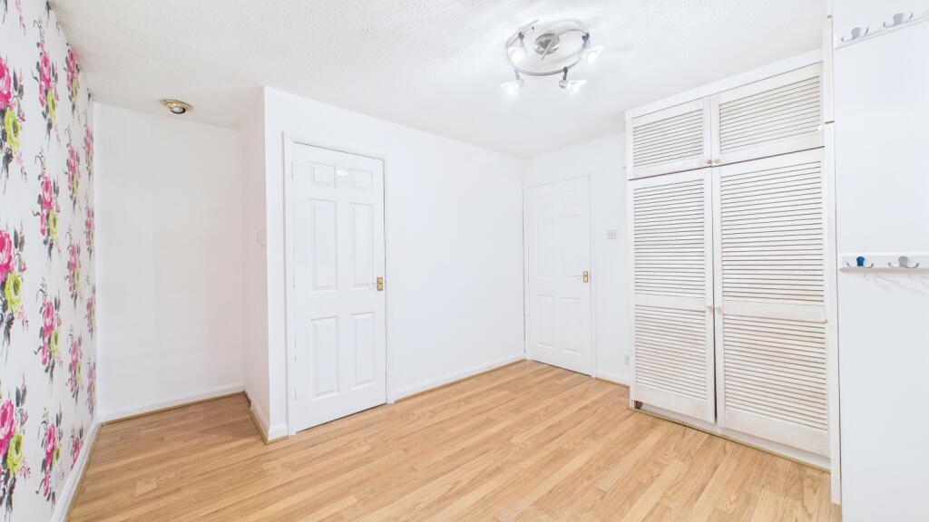 CAM03669G0-PR0039-STILL009