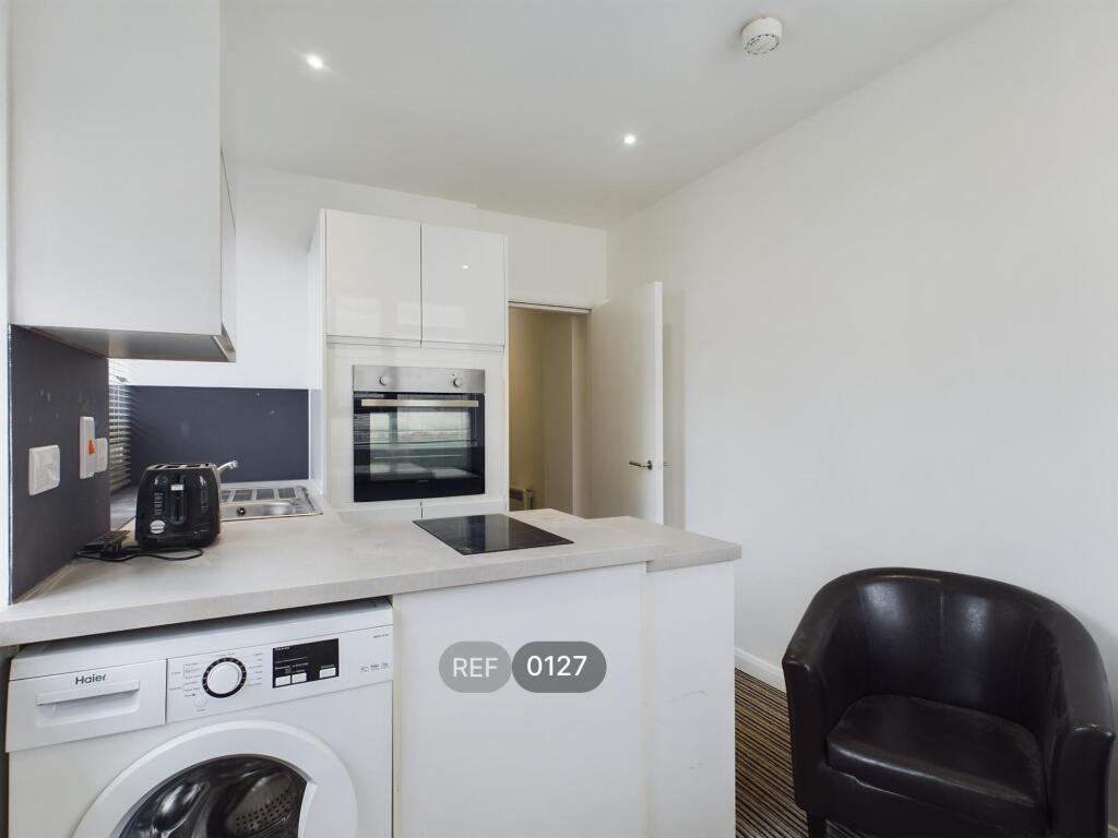 Kitchen &amp; Living Area