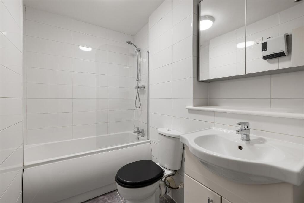 Chamberlain Place, E17