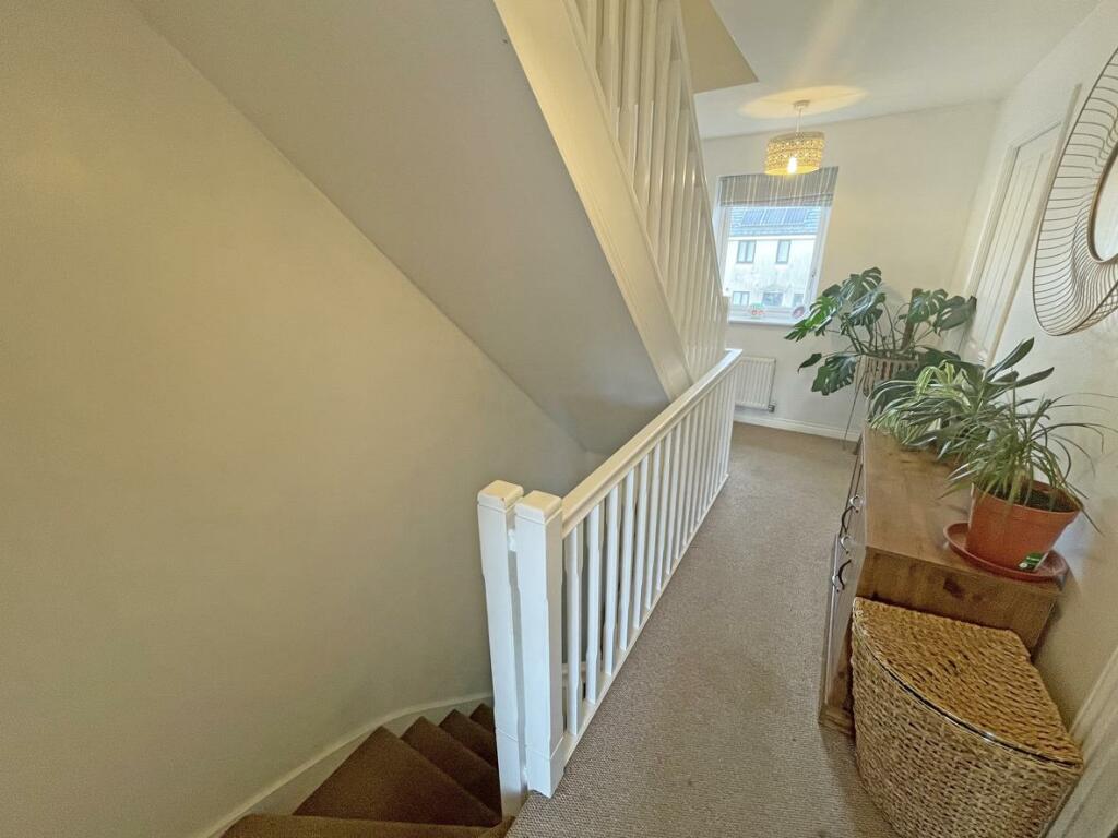 Marazion Way 16 Landing 2.jpg
