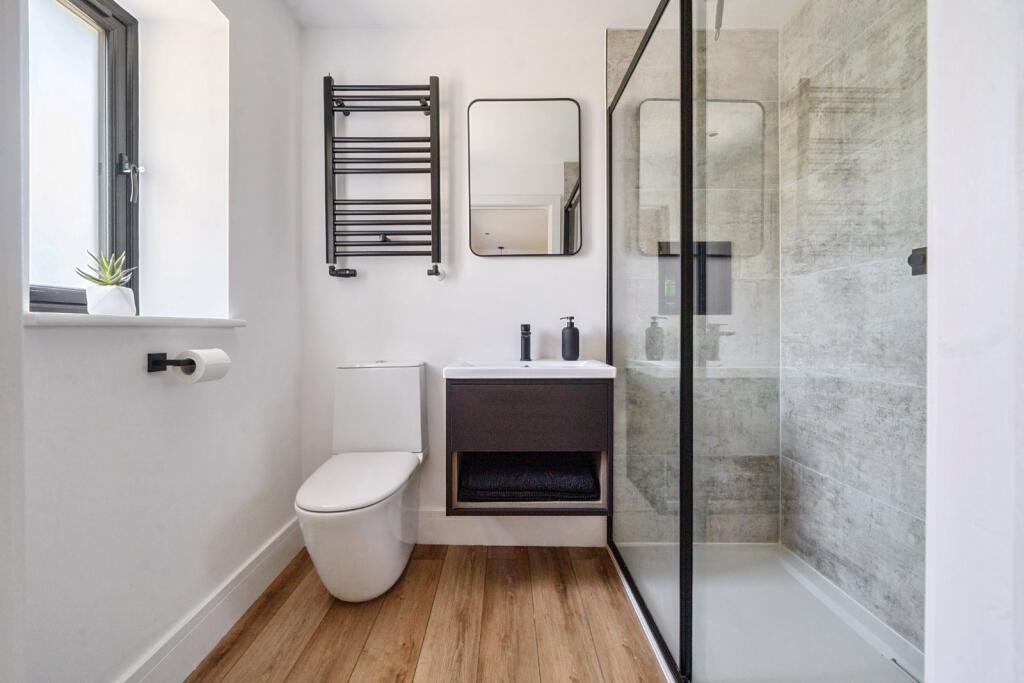 En-Suite Bathroom