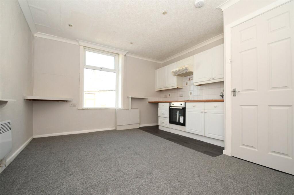 Lounge &amp; Kitchen