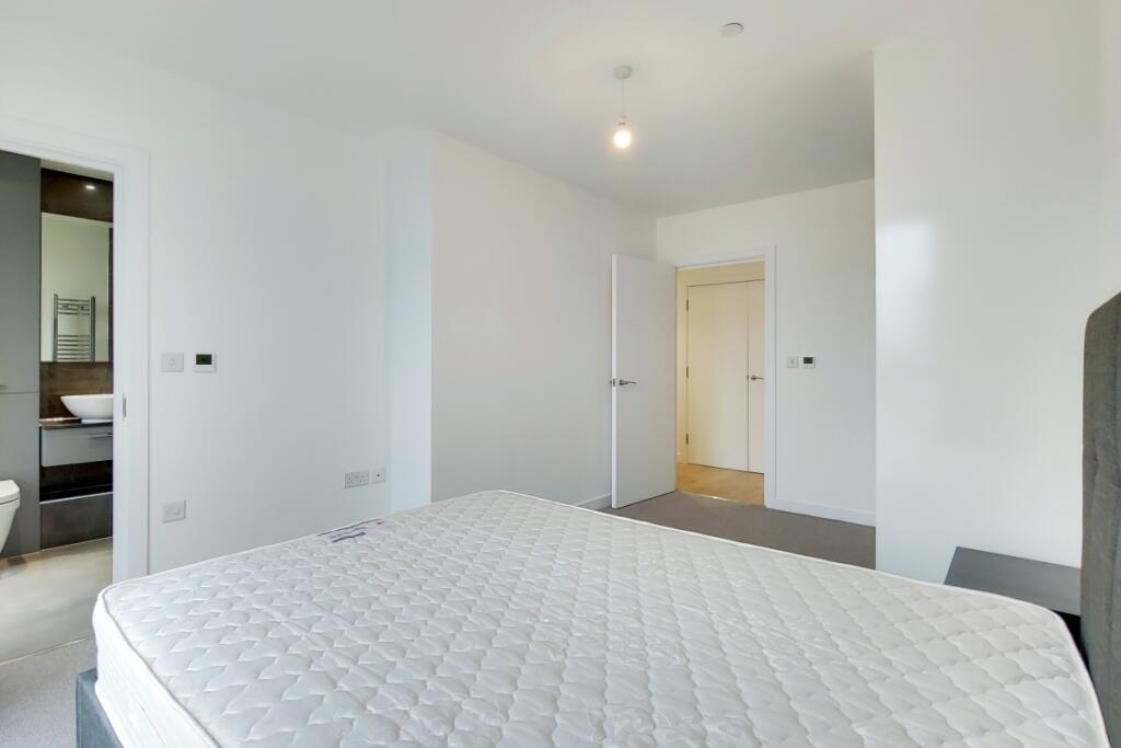 13_Master_Bedroom_7