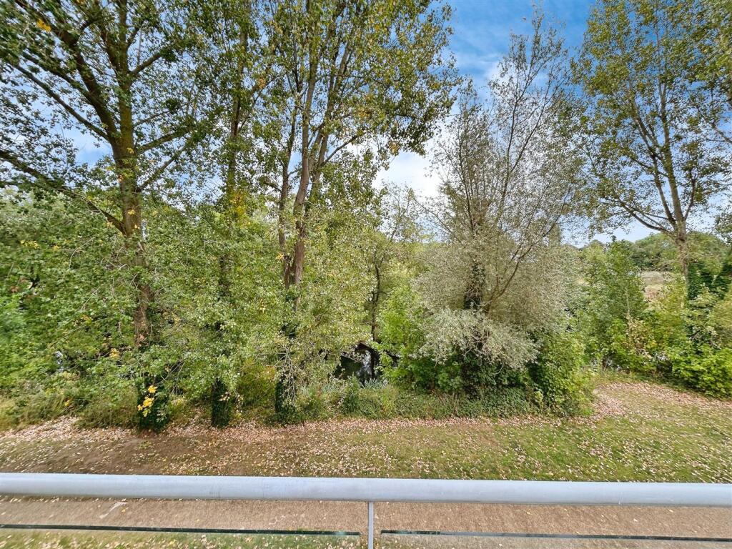 43328d77-A-46E6-B9D0-5B658F110B4E-4442-000002B7E7F