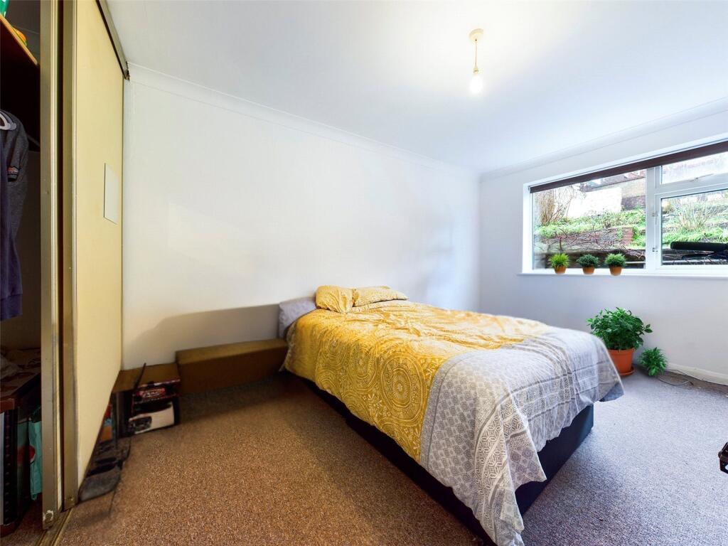 Bedroom-Room-To-Rent