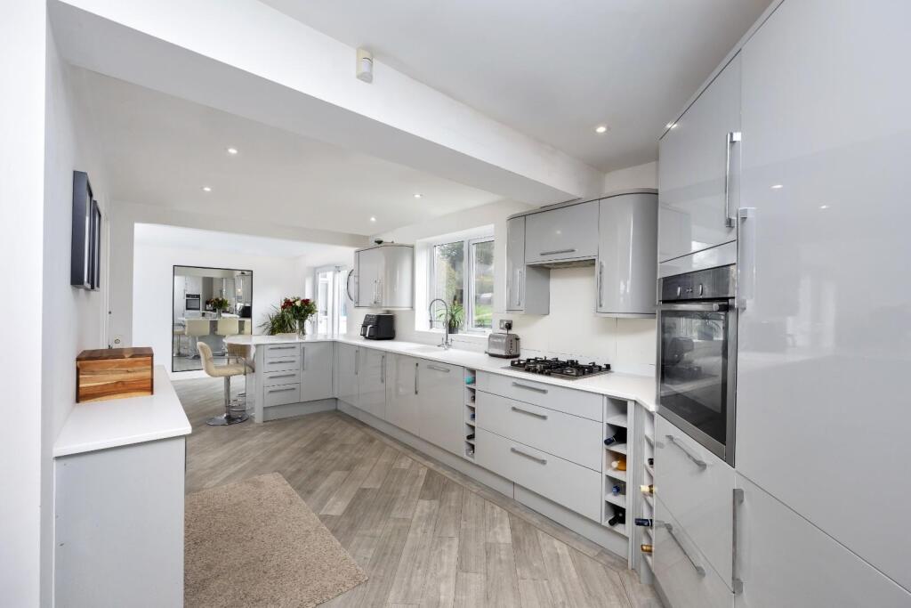 King George VI Drive 11-014.jpg