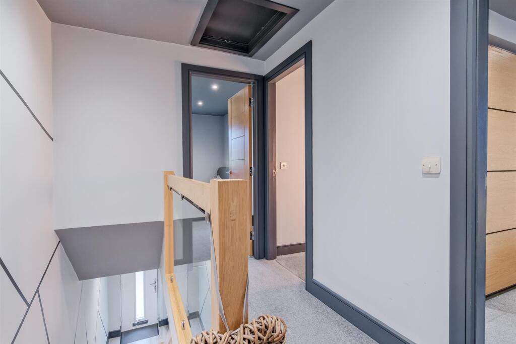 030-32 Kenmore Way, Carluke ML8 5RZ.jpg