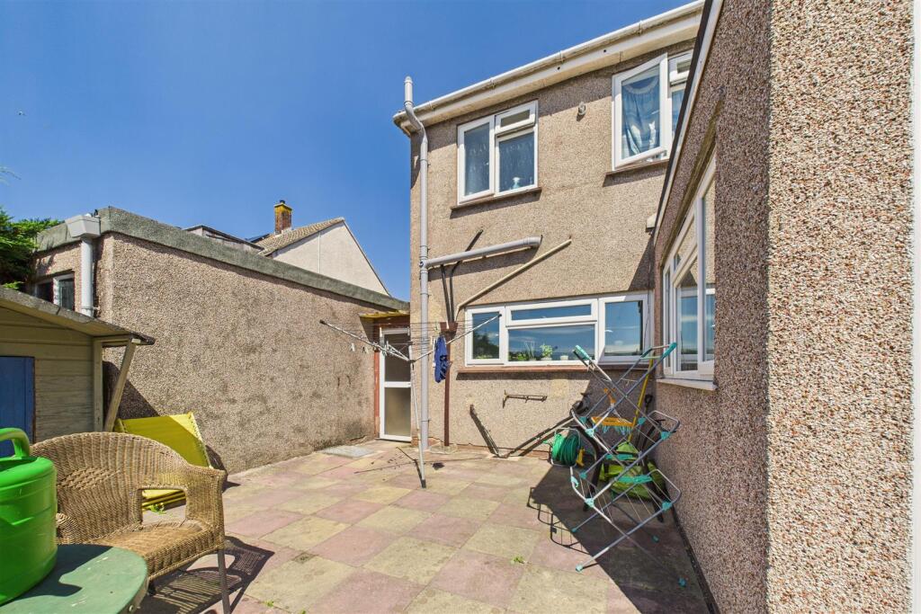 44 Hillcrest Road, Nailsea, North Somerset BS48 2J