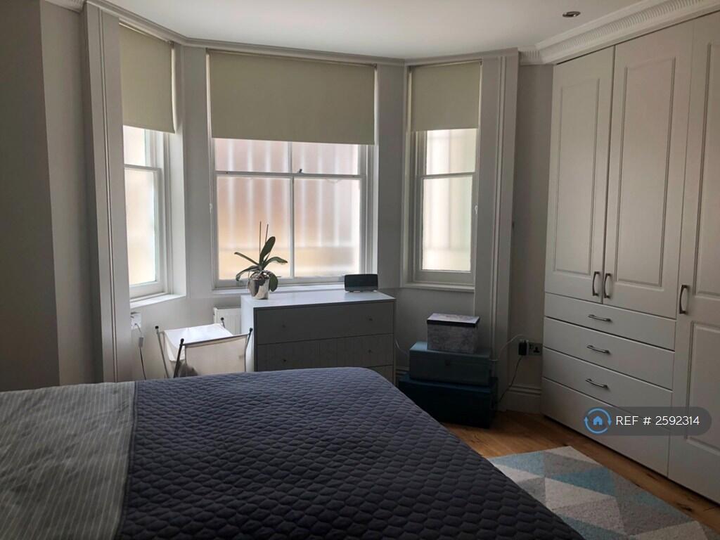 Main Bedroom - Built In Wardrobes
