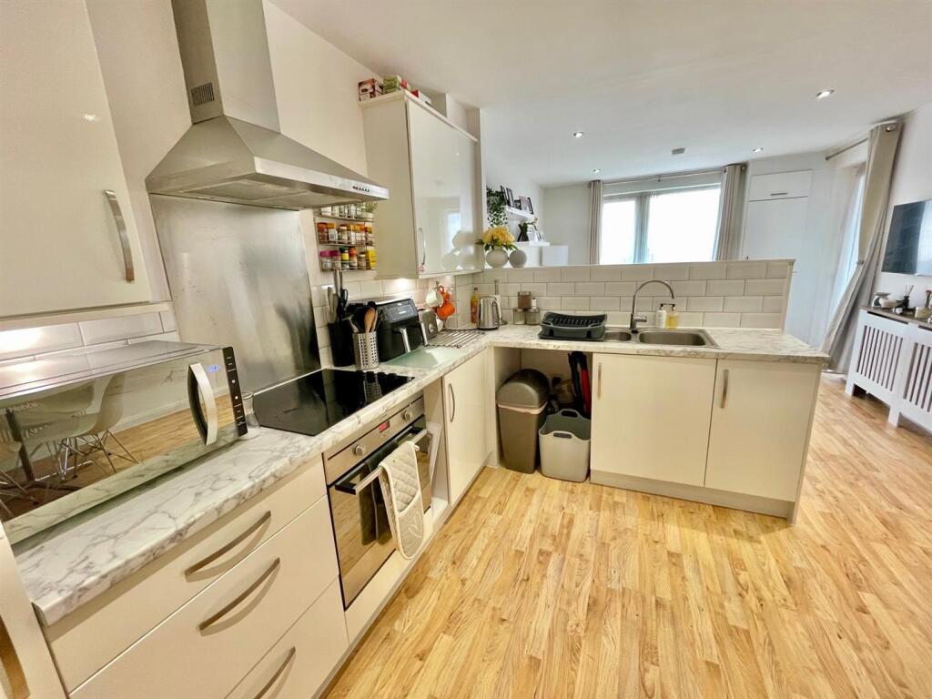 18 Lewis House Kitchen.jpg