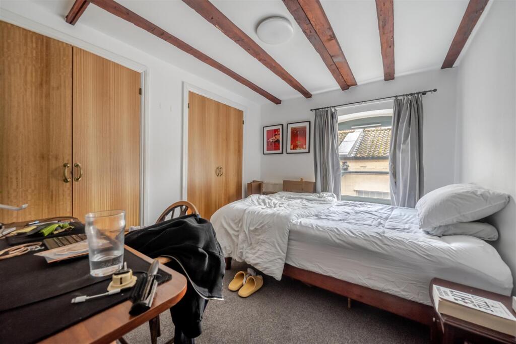 Bedroom 1.jpg