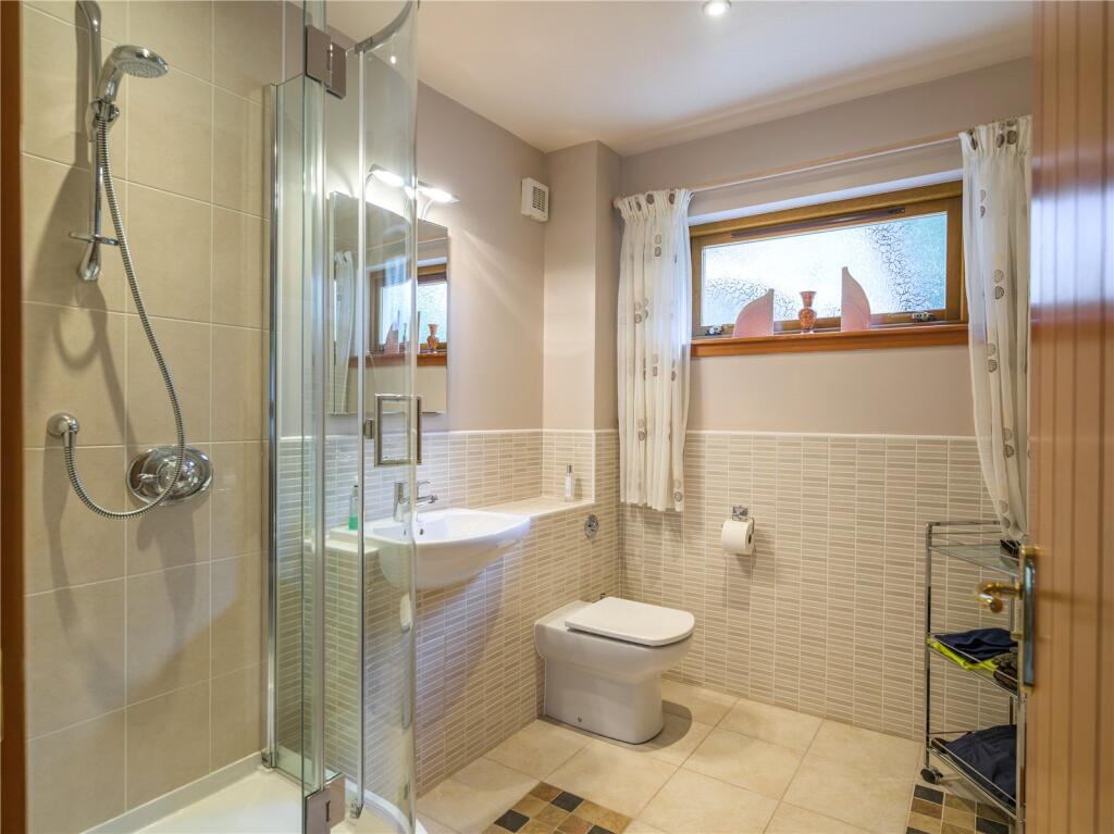 Grnd Flo Shower Room