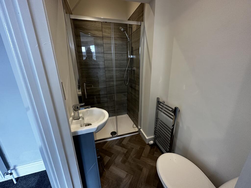 Room 2 En-suite
