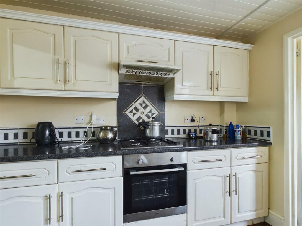 Kitchen (2).jpg
