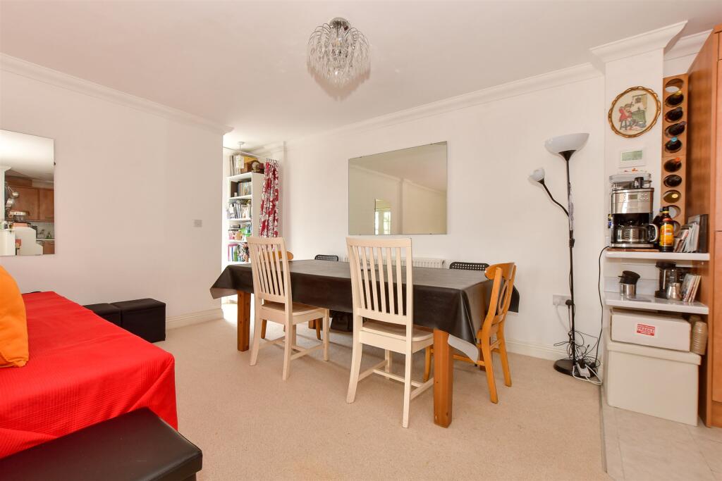 Lounge/ Dining Room