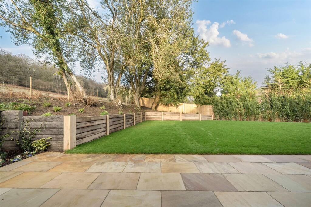 2 Truman Place garden terrace 2.jpg