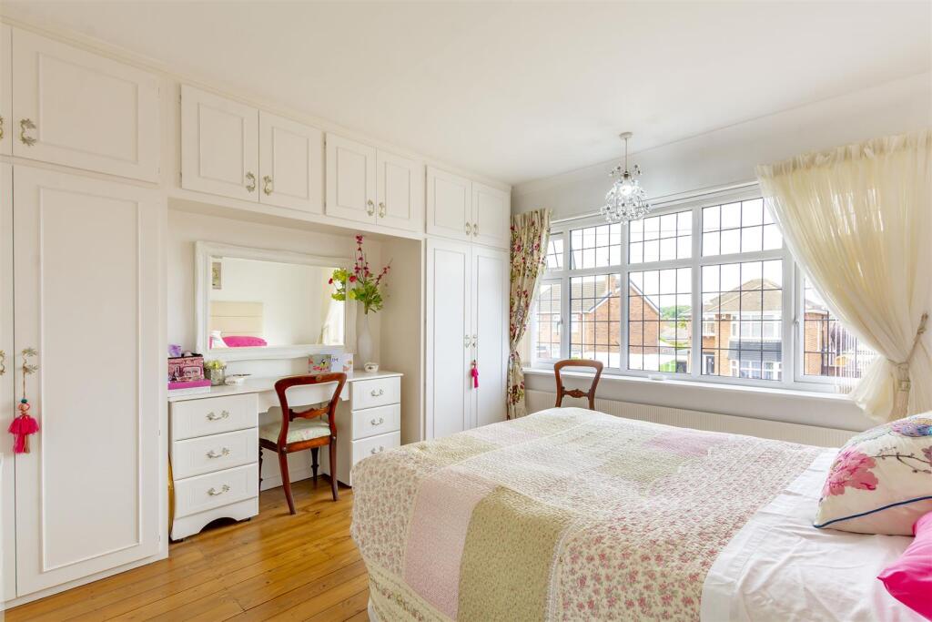 Bed 1 (2)-HDR copy.jpg