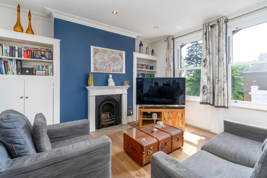 Reception 2 2 bedroom Flat Anerley Road SE19 For Sale