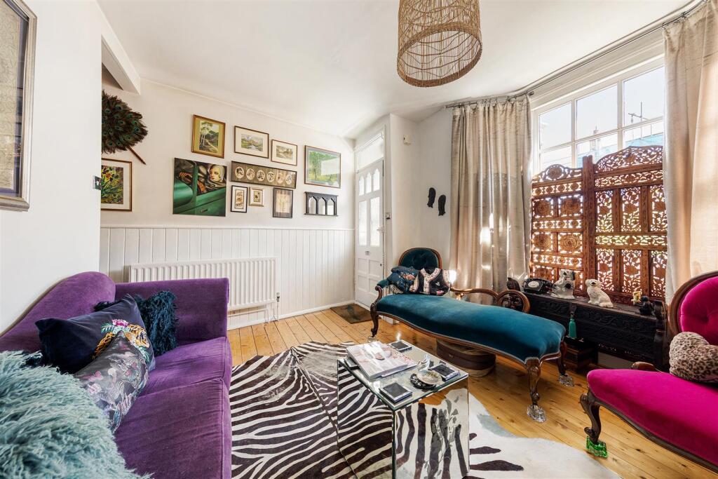 Century Road E17
