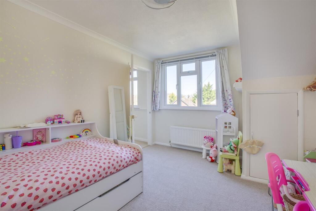 5 Sunningdale Close, HP12 4EN-2.jpg