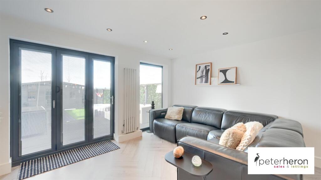 Open Plan Living Area &amp; Kitchen