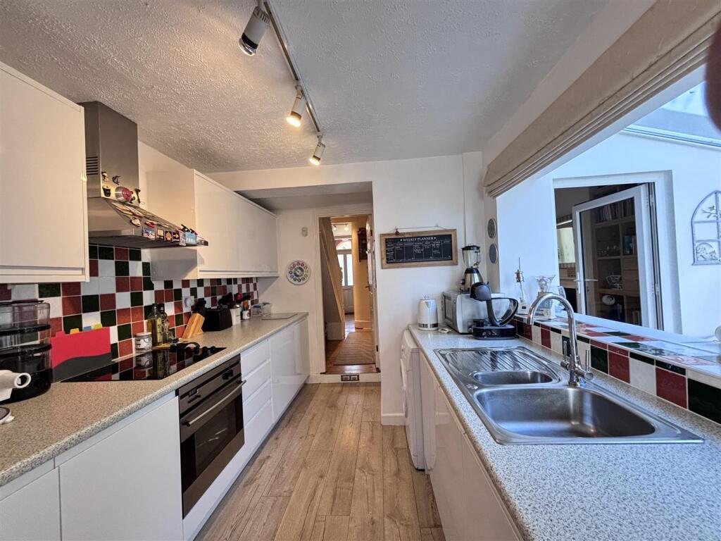 Rushams kitchen 3.jpg