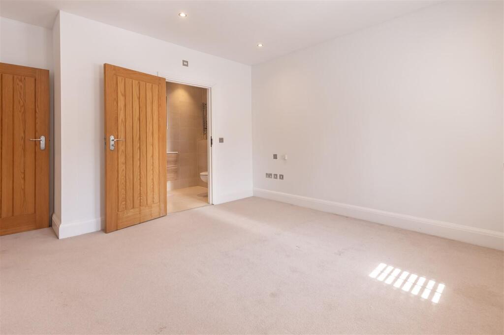 30B Blackacre Road Theydon Bois, Essex, CM16 7LU (