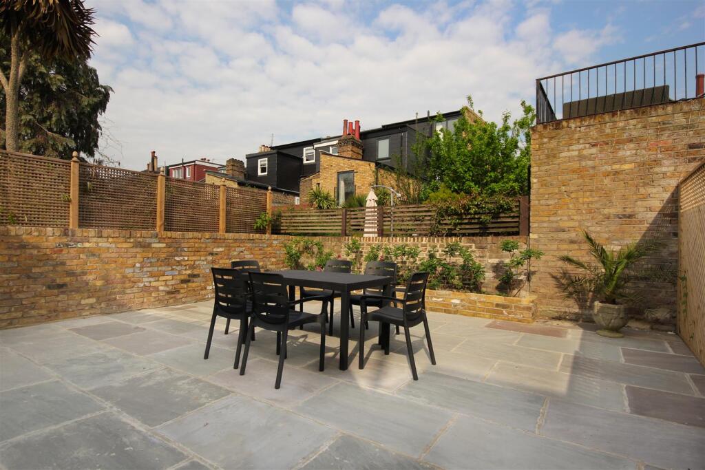 Flat 1 - 15 Bloefontein (19).jpg