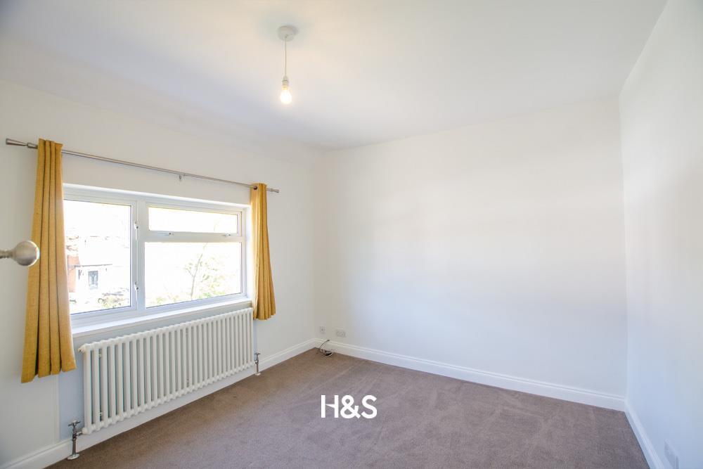 29 Hurdis Road - bedroom 1.jpg