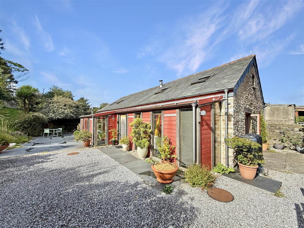 Rear Right Quarter.JPG